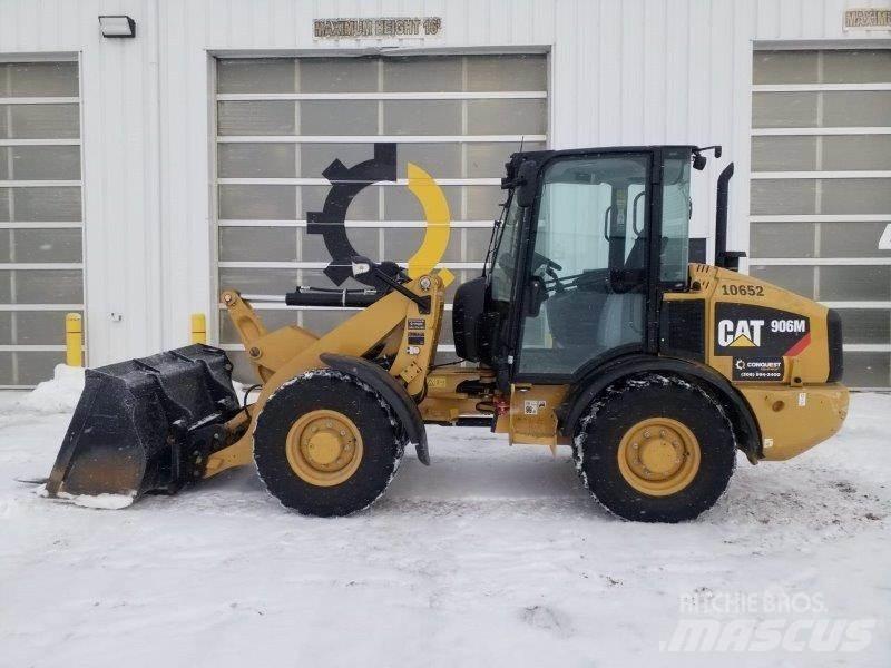 CAT 906M Gumikerekes homlokrakodók