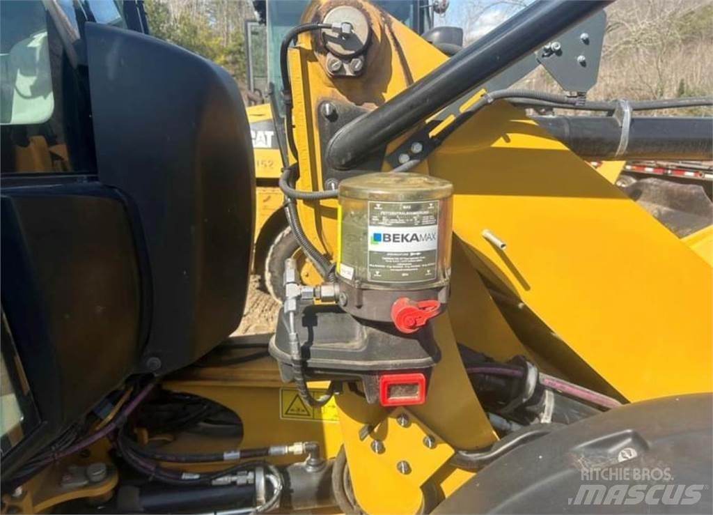 CAT 906M Gumikerekes homlokrakodók