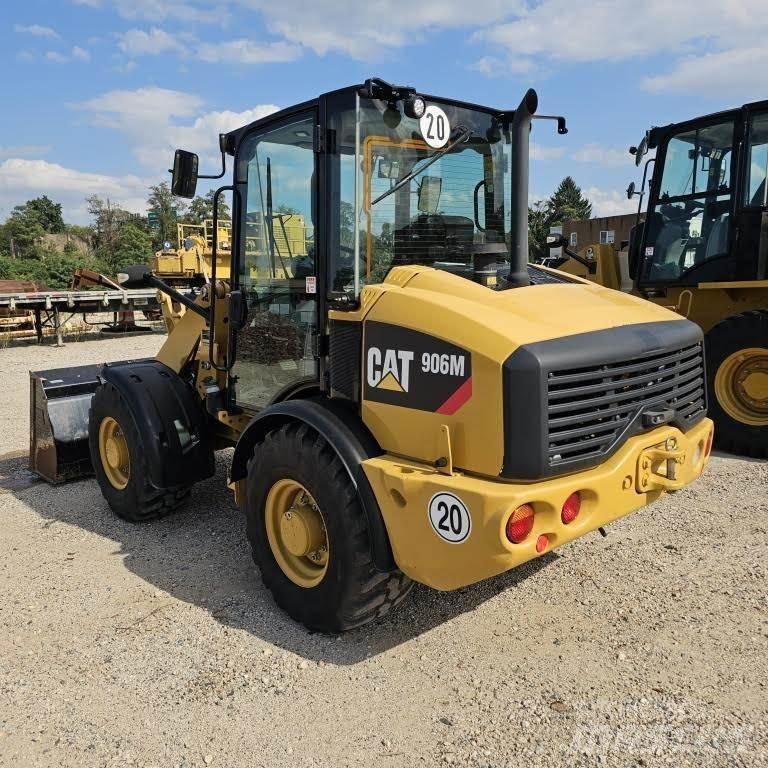 CAT 906M Gumikerekes homlokrakodók