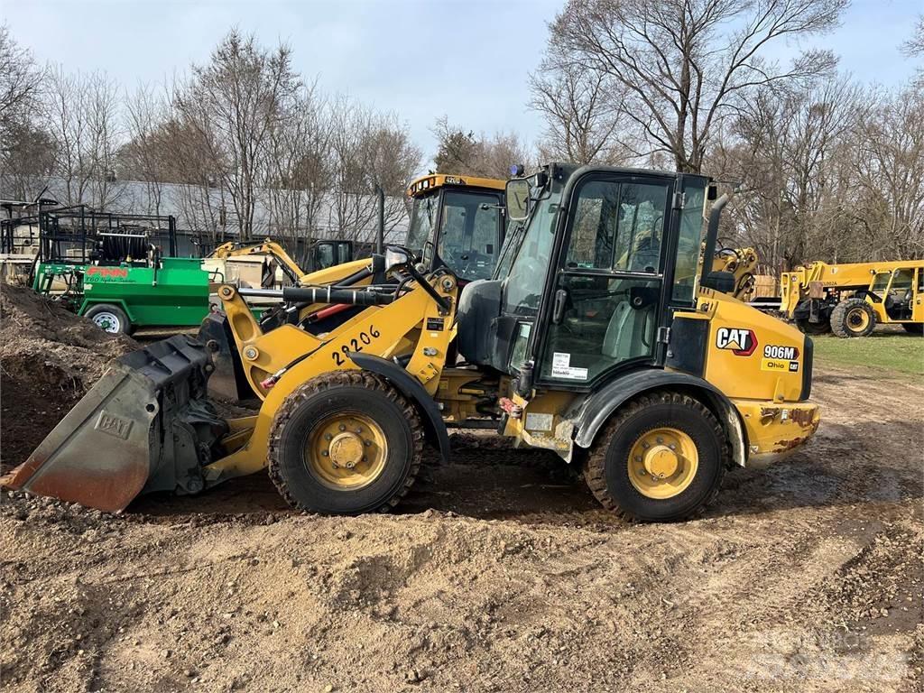 CAT 906M Gumikerekes homlokrakodók