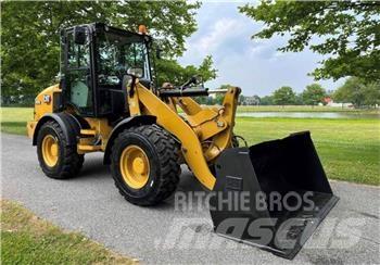 CAT 908M Gumikerekes homlokrakodók