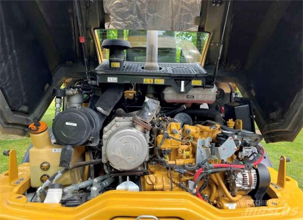 CAT 908M Gumikerekes homlokrakodók