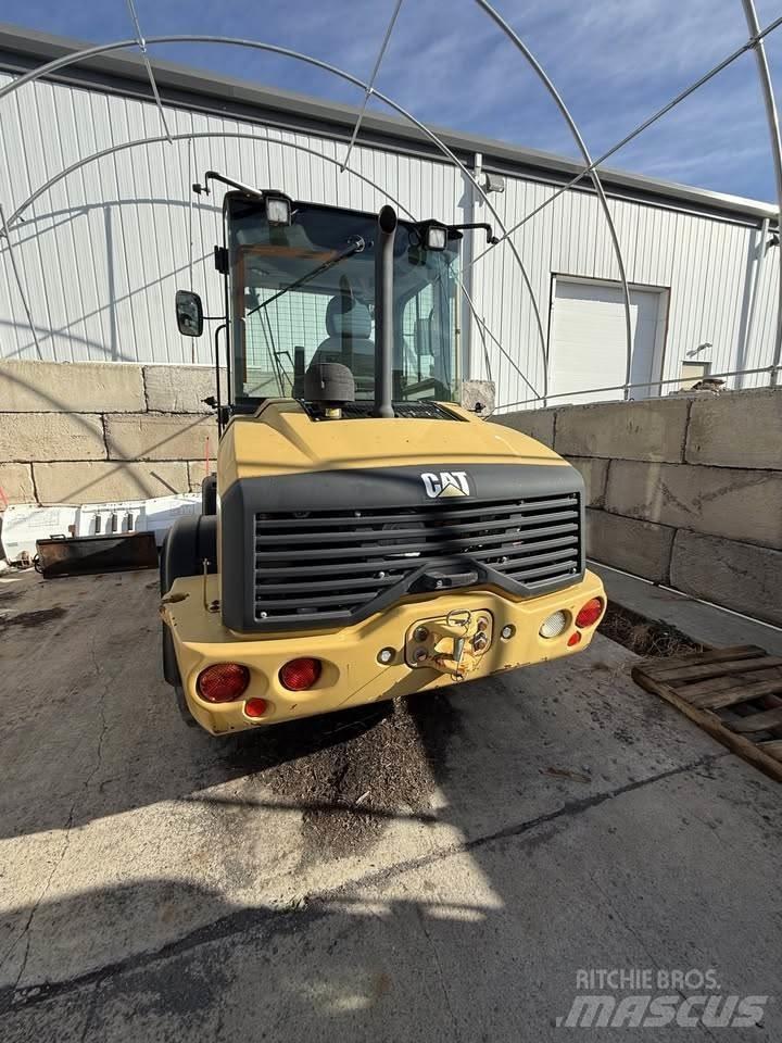CAT 908M Gumikerekes homlokrakodók