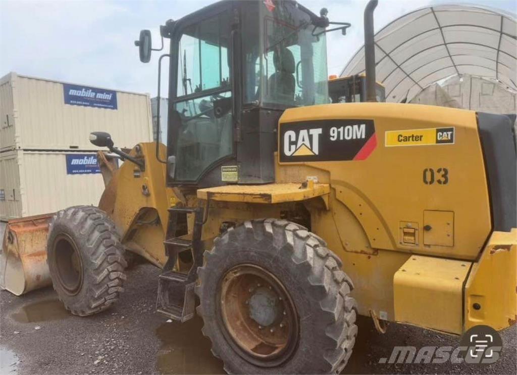 CAT 910M Gumikerekes homlokrakodók