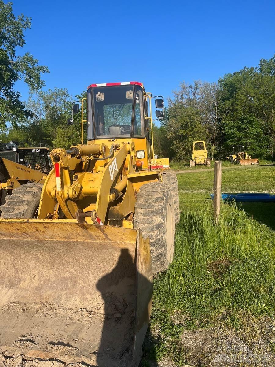 CAT 916 Gumikerekes homlokrakodók