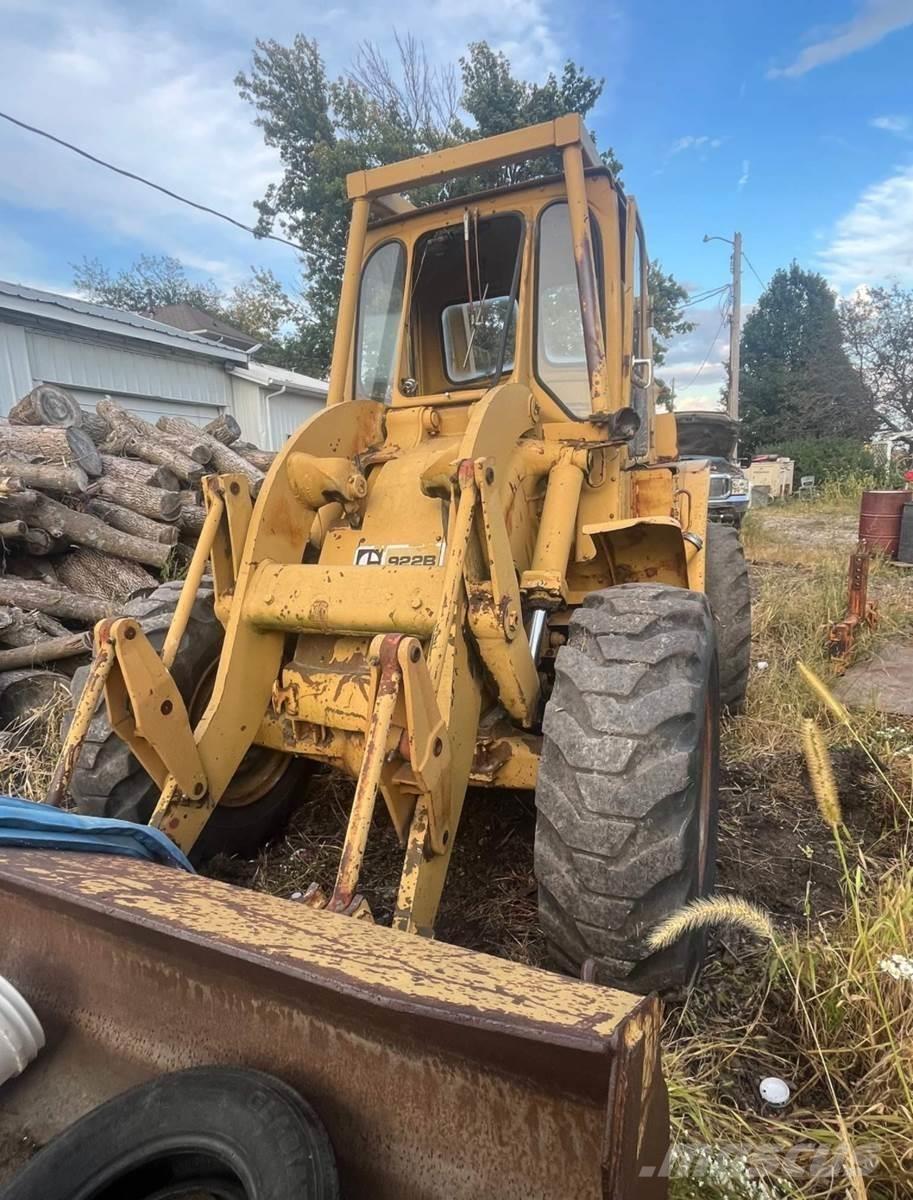 CAT 922B Gumikerekes homlokrakodók