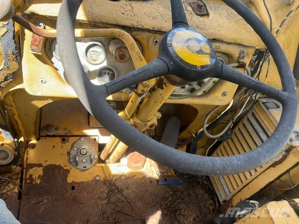 CAT 922B Gumikerekes homlokrakodók