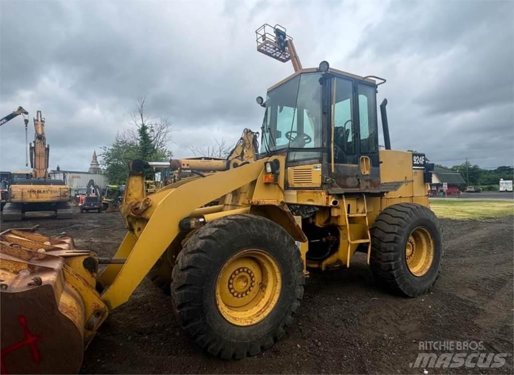 CAT 924F Gumikerekes homlokrakodók