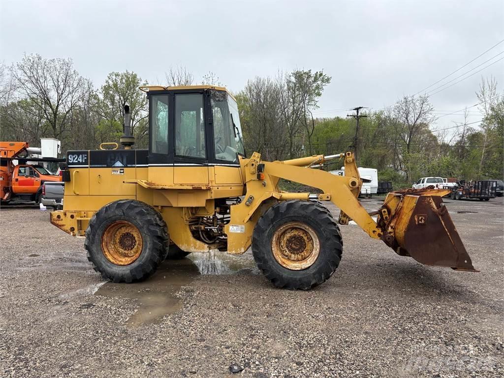 CAT 924F Gumikerekes homlokrakodók