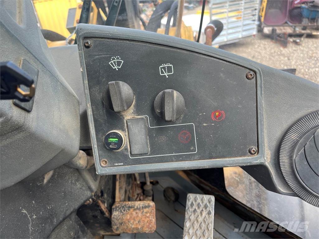 CAT 924G Gumikerekes homlokrakodók