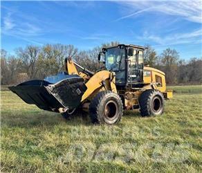 CAT 924K Gumikerekes homlokrakodók
