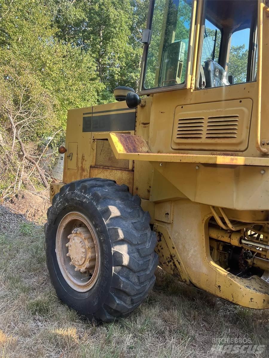 CAT 926 Gumikerekes homlokrakodók