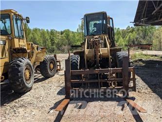 CAT 926E Gumikerekes homlokrakodók