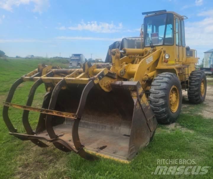 CAT 926E Gumikerekes homlokrakodók