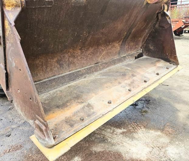 CAT 926E Gumikerekes homlokrakodók