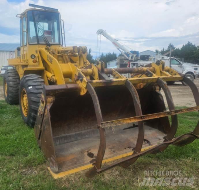 CAT 926E Gumikerekes homlokrakodók