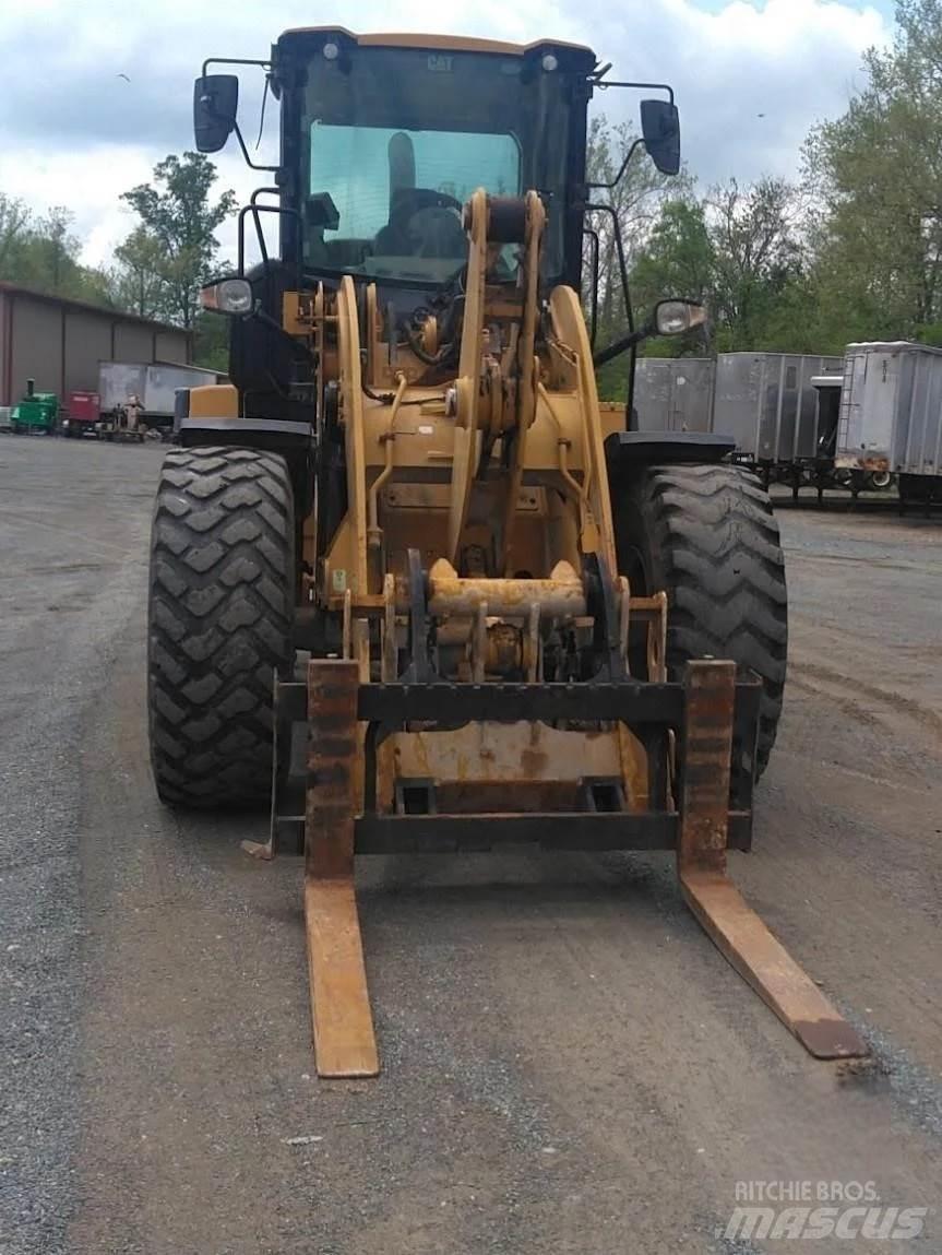 CAT 926M Gumikerekes homlokrakodók