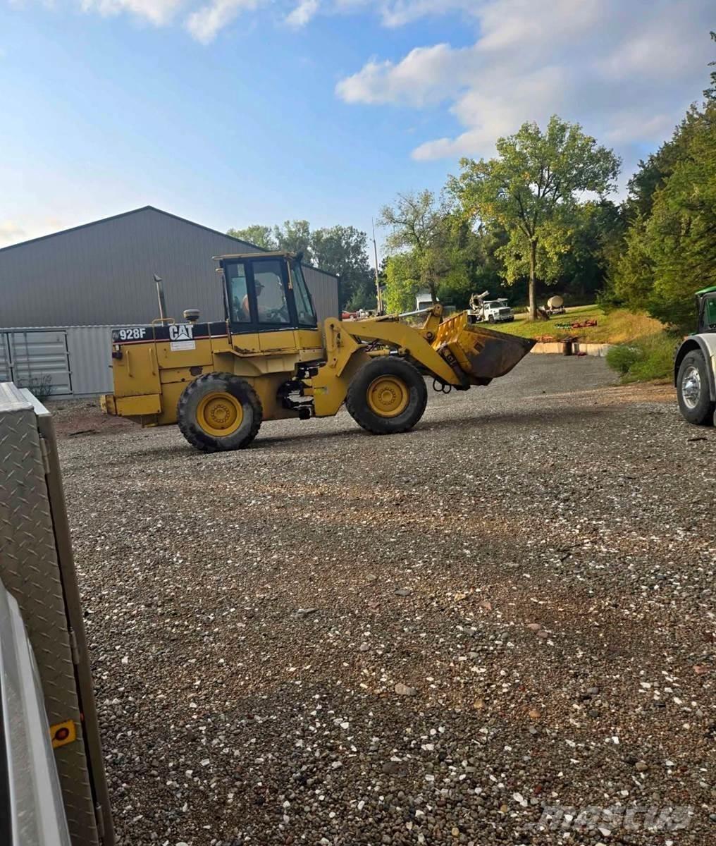 CAT 928F Gumikerekes homlokrakodók