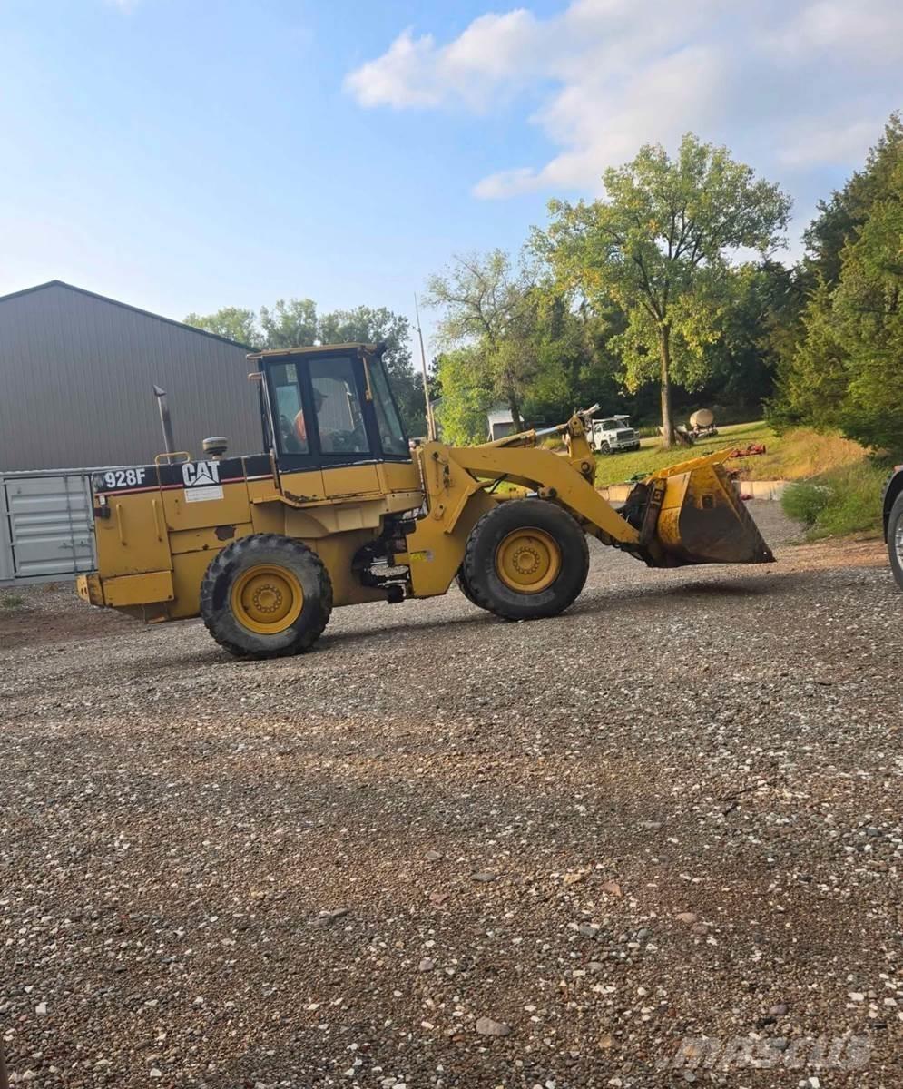 CAT 928F Gumikerekes homlokrakodók