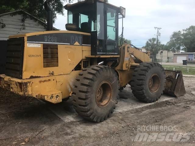 CAT 928G Gumikerekes homlokrakodók