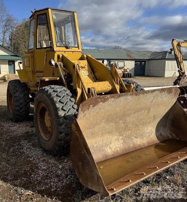 CAT 930 Gumikerekes homlokrakodók