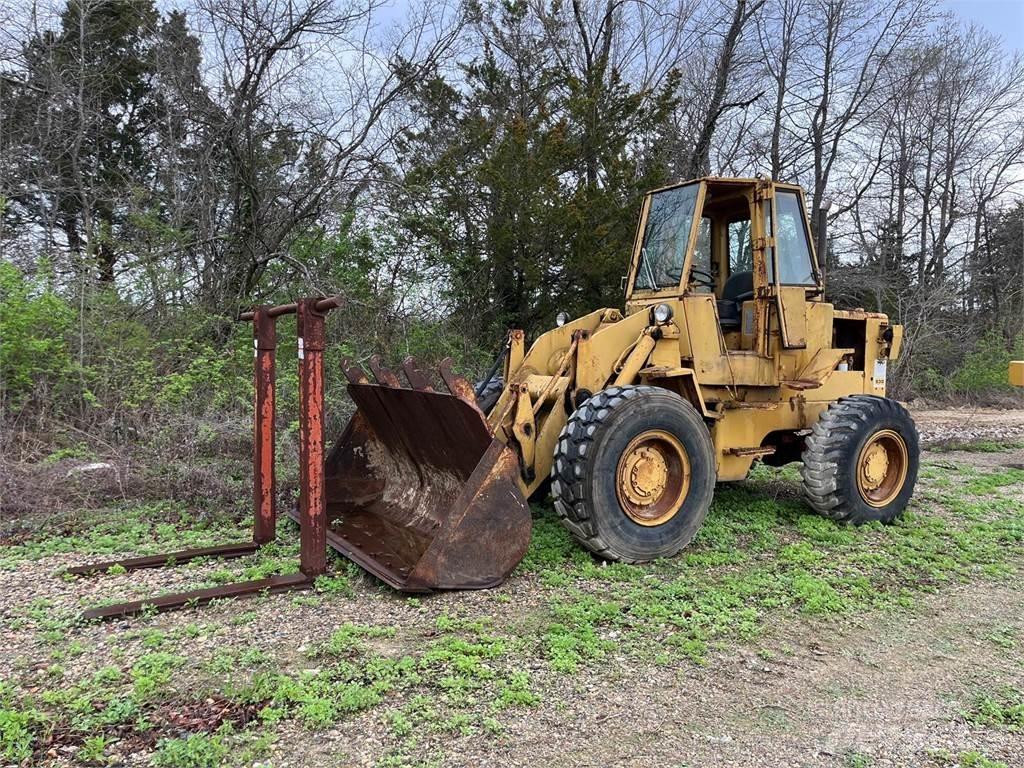 CAT 930 Gumikerekes homlokrakodók