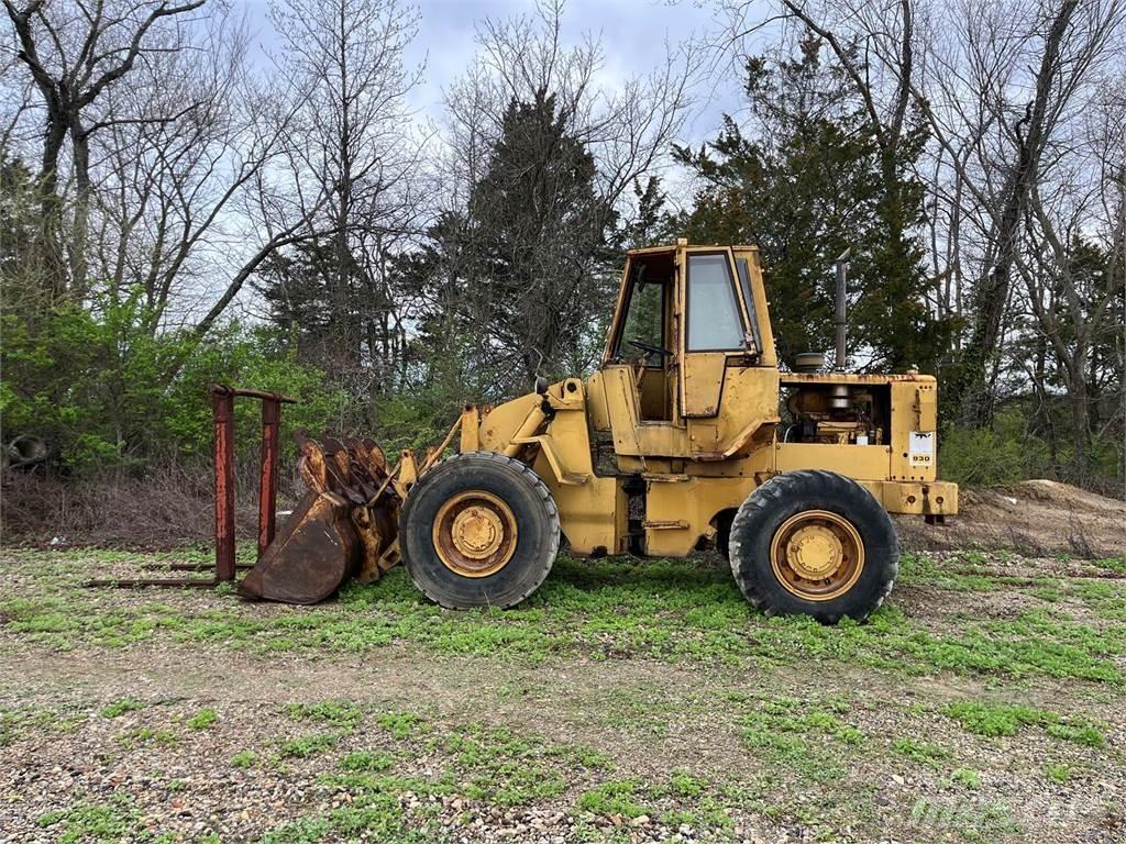 CAT 930 Gumikerekes homlokrakodók