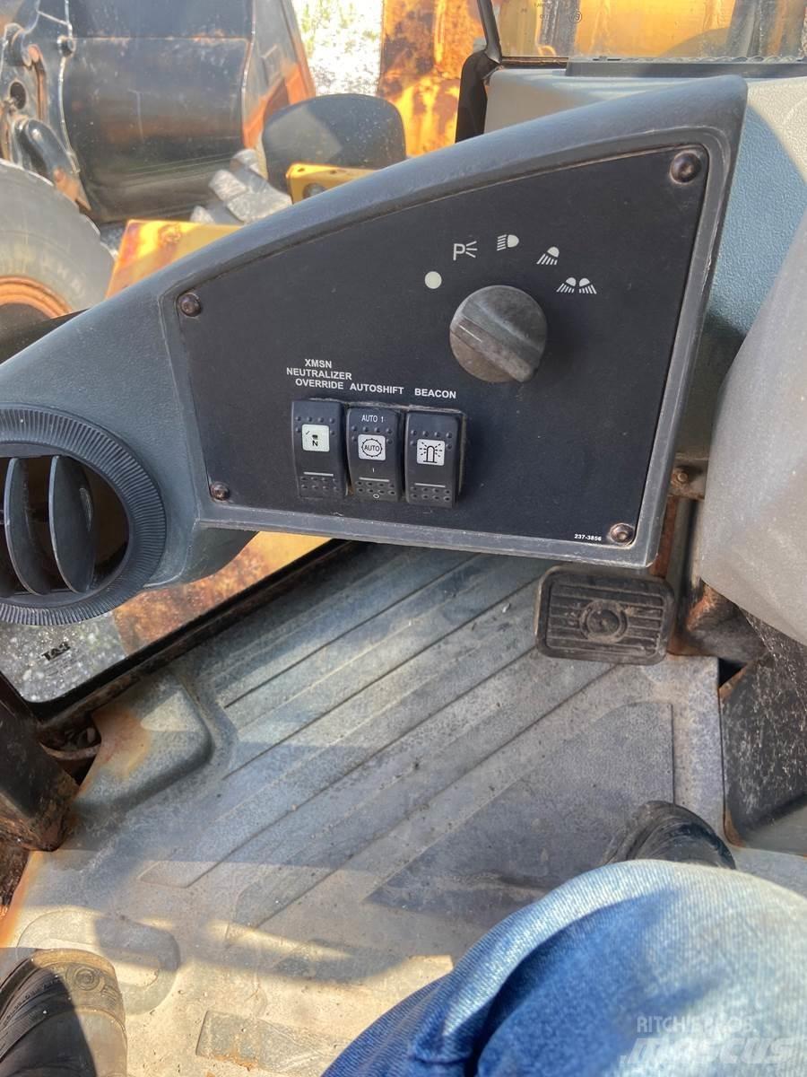 CAT 930G Gumikerekes homlokrakodók