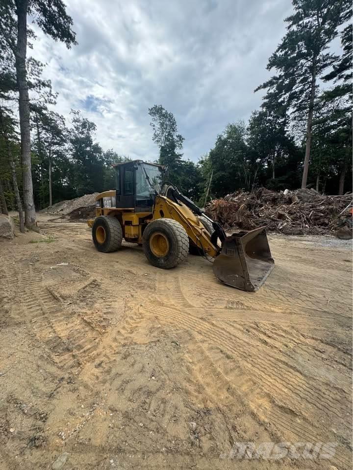 CAT 930G Gumikerekes homlokrakodók