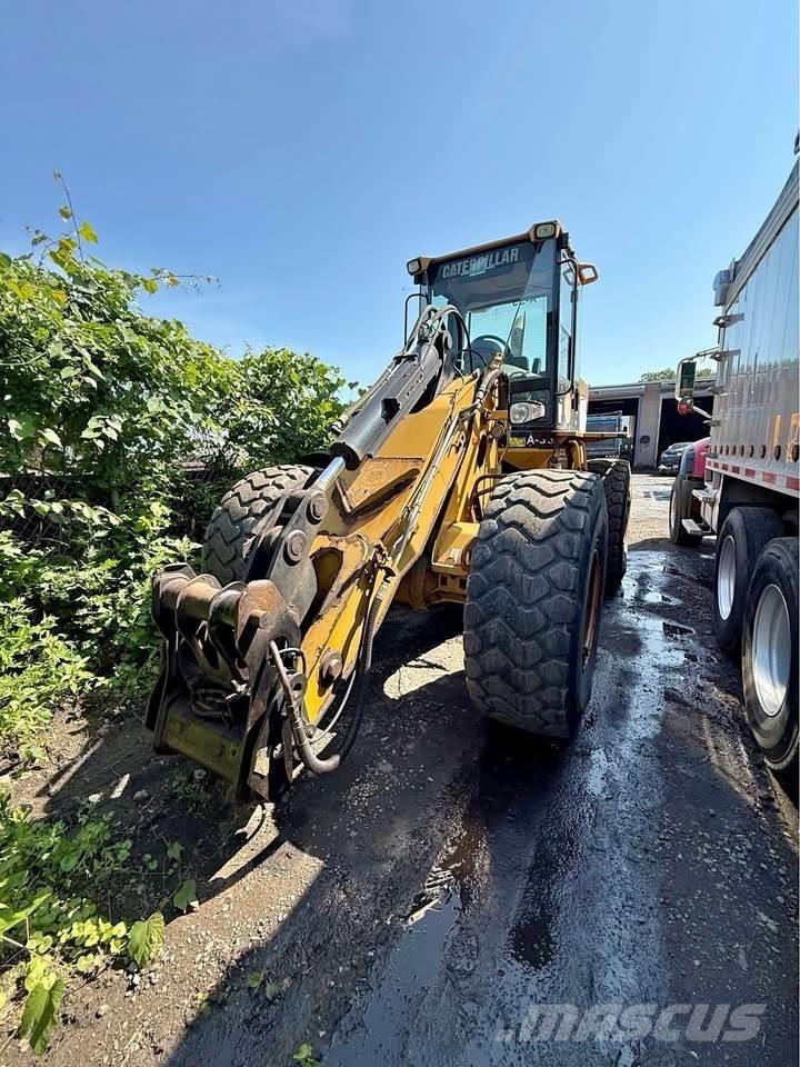CAT 930G Gumikerekes homlokrakodók