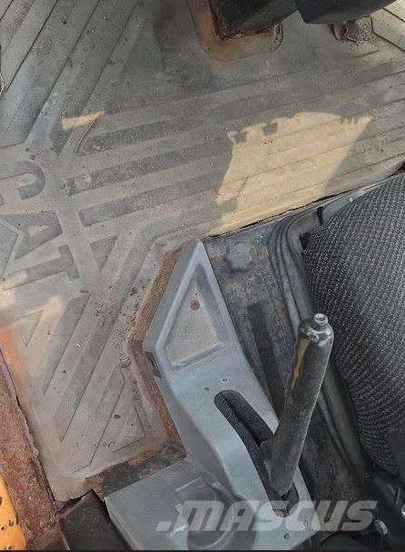 CAT 930G Gumikerekes homlokrakodók