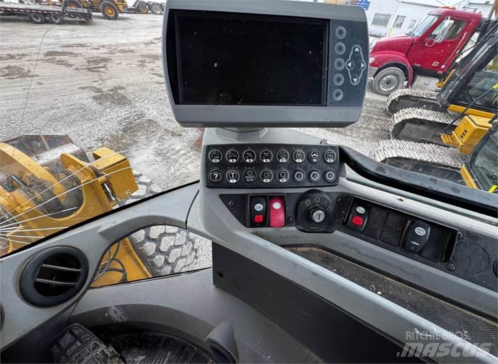 CAT 930K Gumikerekes homlokrakodók