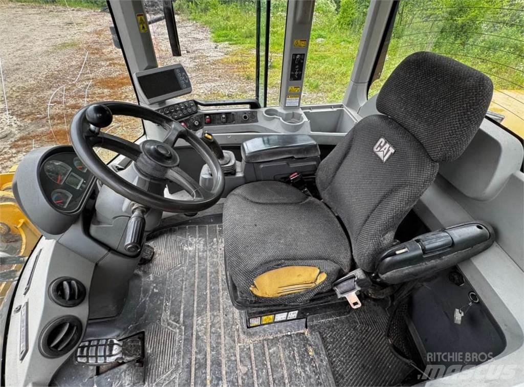 CAT 930K Gumikerekes homlokrakodók