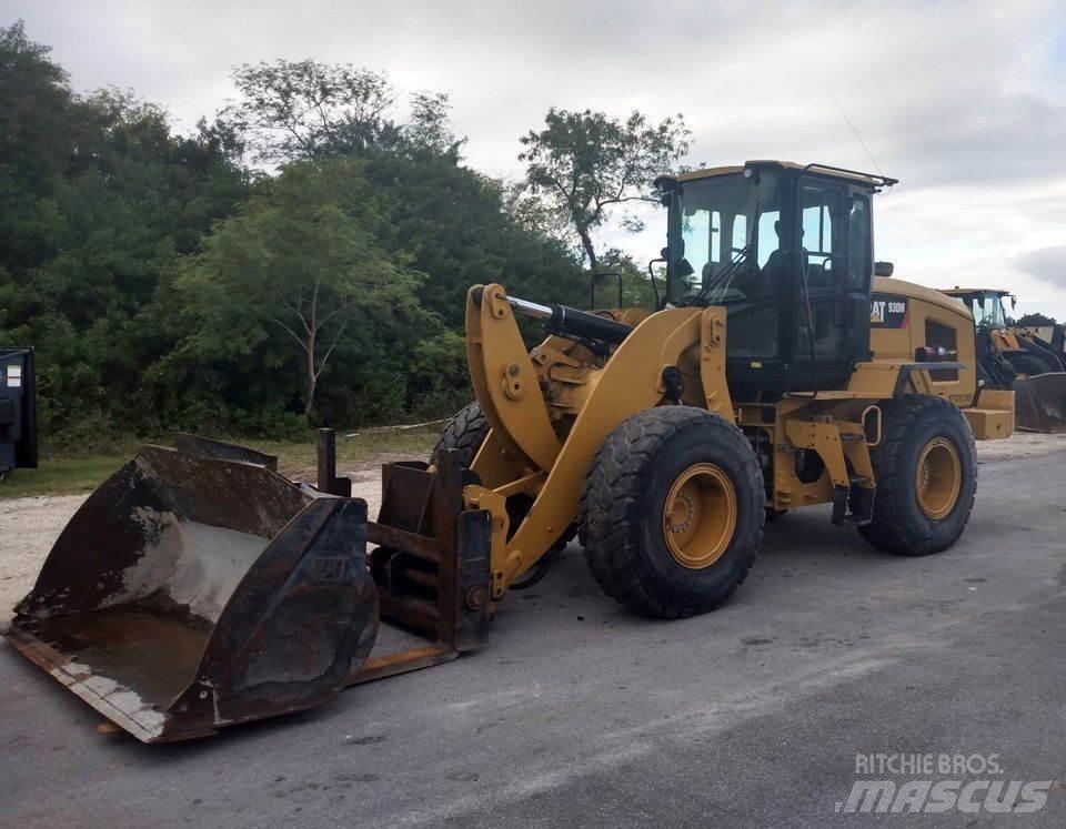 CAT 930M Gumikerekes homlokrakodók