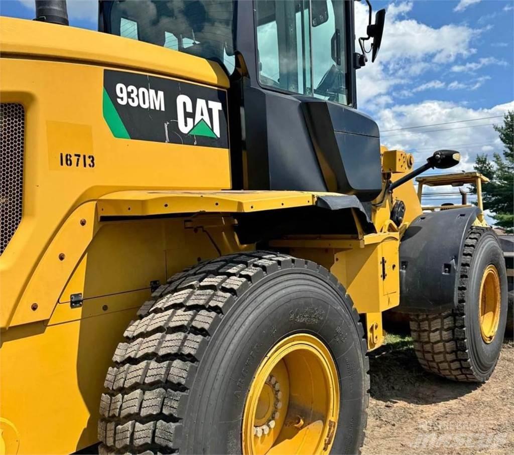 CAT 930M Gumikerekes homlokrakodók