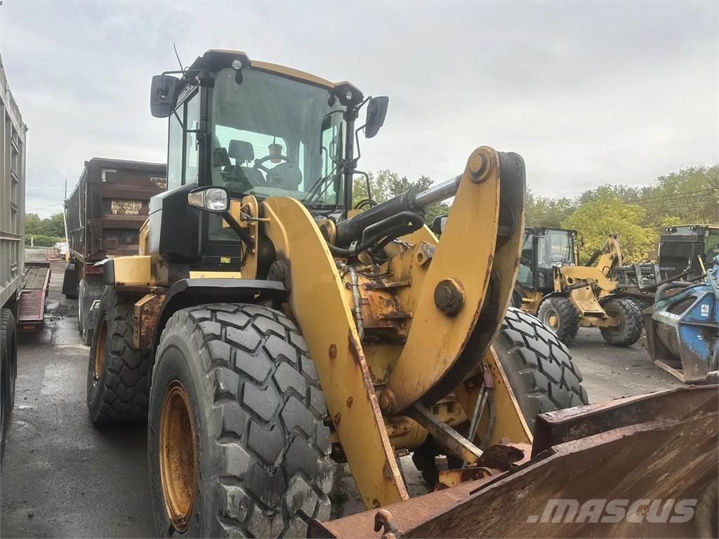 CAT 930M Gumikerekes homlokrakodók
