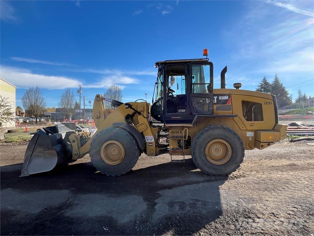 CAT 930M Gumikerekes homlokrakodók