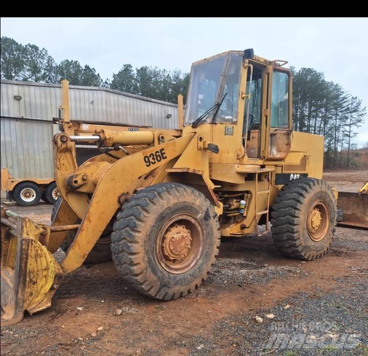 CAT 936E Gumikerekes homlokrakodók