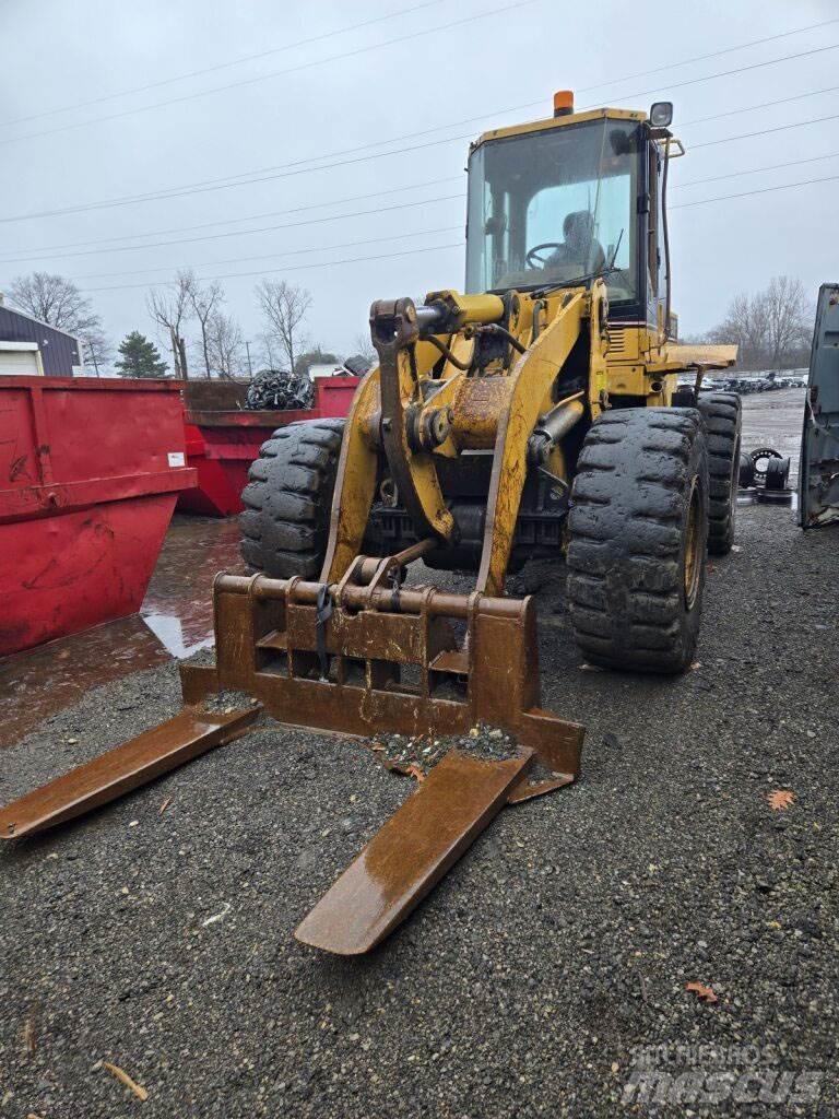 CAT 938F Gumikerekes homlokrakodók