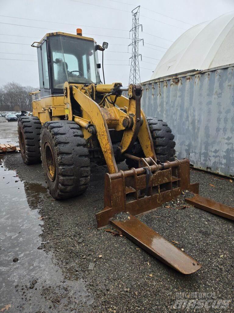 CAT 938F Gumikerekes homlokrakodók