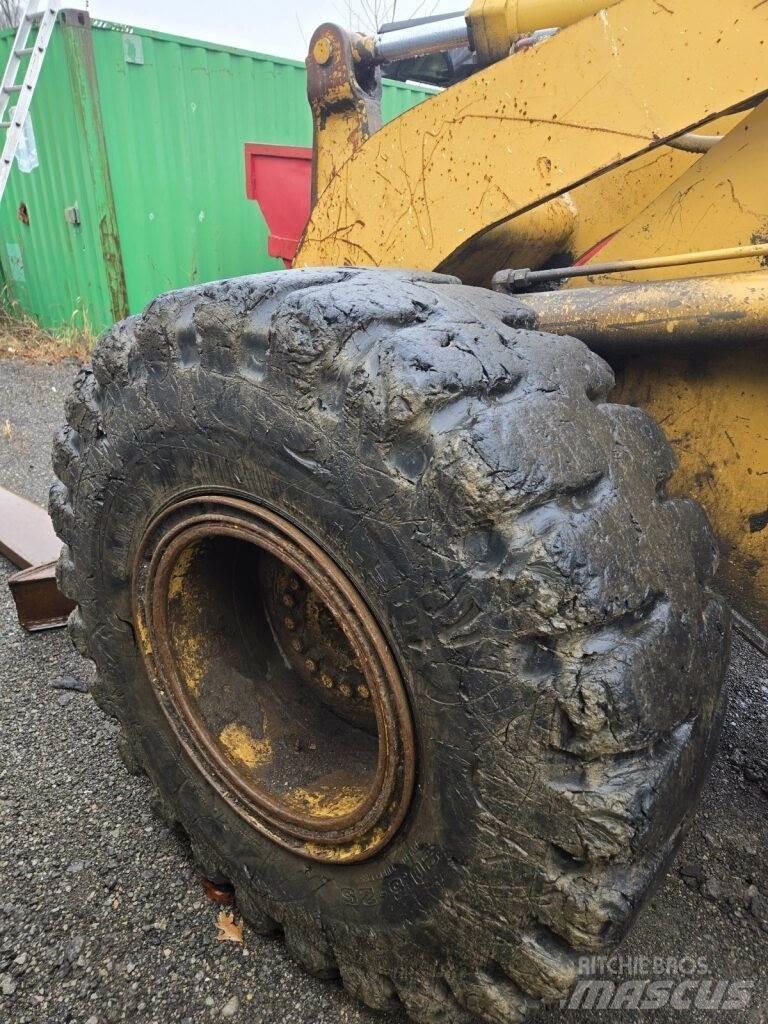 CAT 938F Gumikerekes homlokrakodók