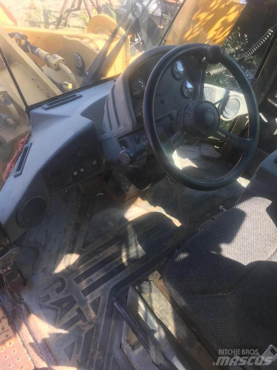 CAT 938G Gumikerekes homlokrakodók