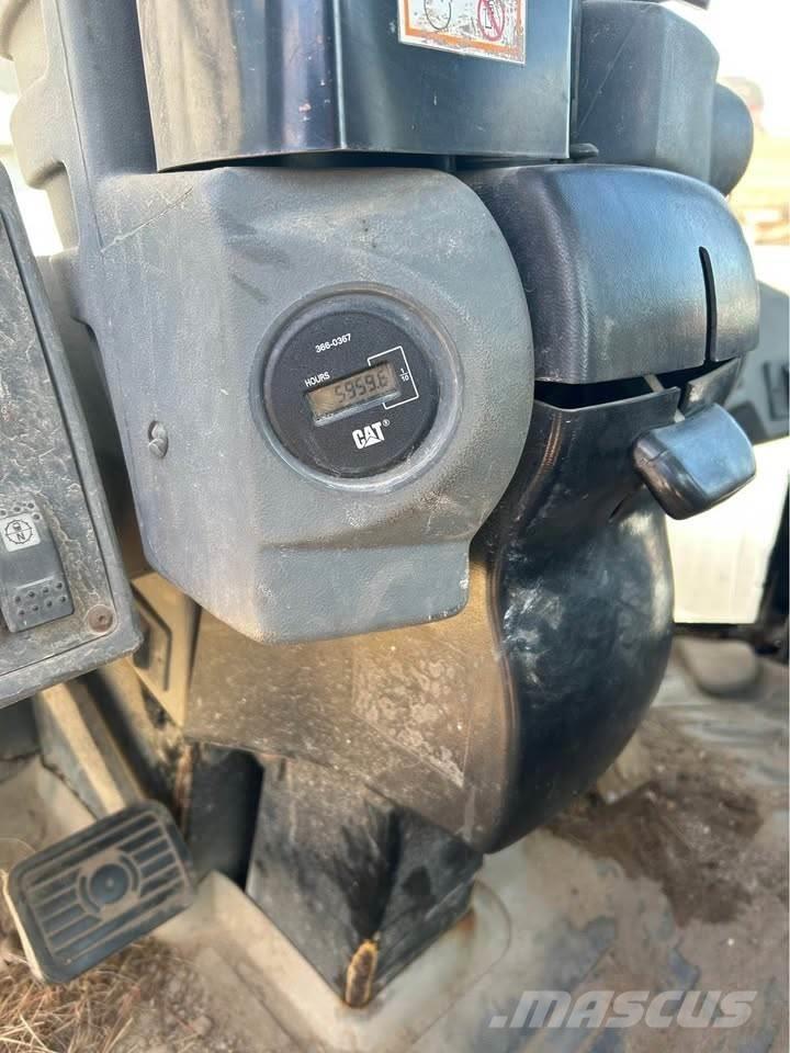 CAT 938G Gumikerekes homlokrakodók