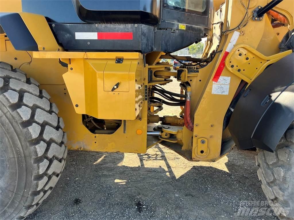 CAT 938M Gumikerekes homlokrakodók
