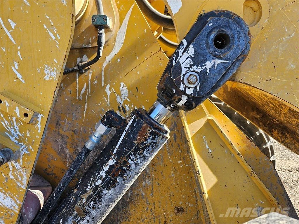 CAT 938M Gumikerekes homlokrakodók