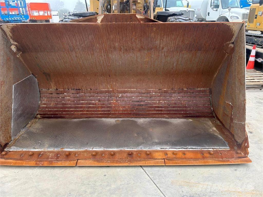 CAT 938M Gumikerekes homlokrakodók