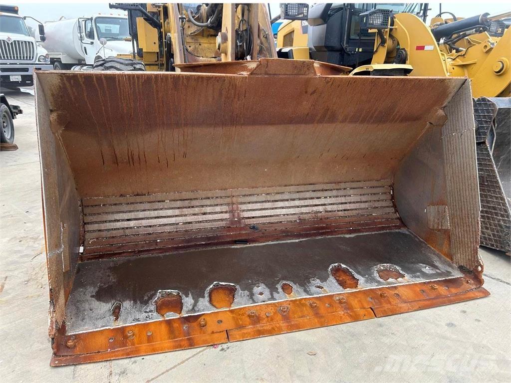 CAT 938M Gumikerekes homlokrakodók