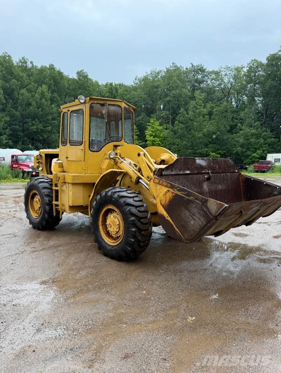 CAT 950 Gumikerekes homlokrakodók