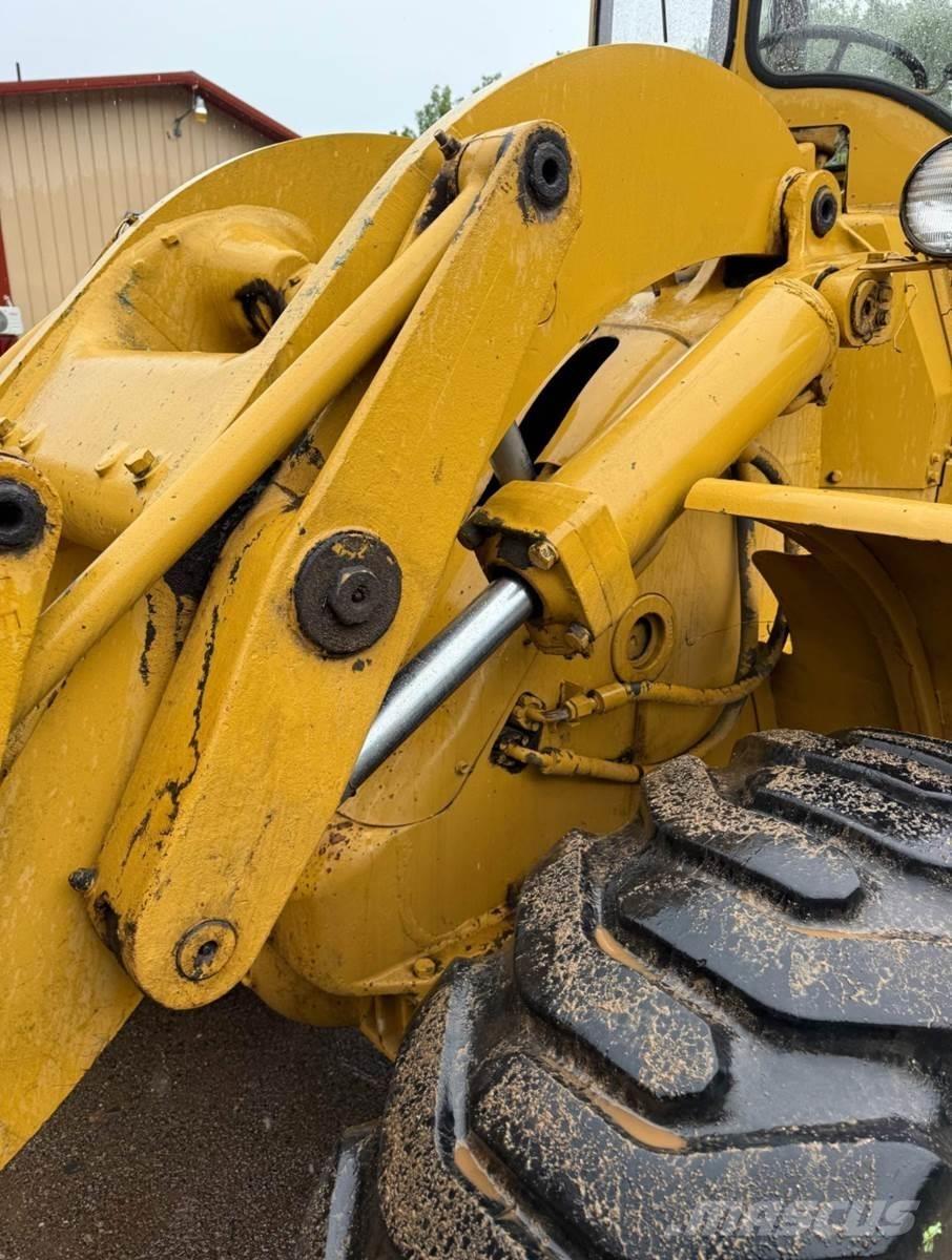 CAT 950 Gumikerekes homlokrakodók