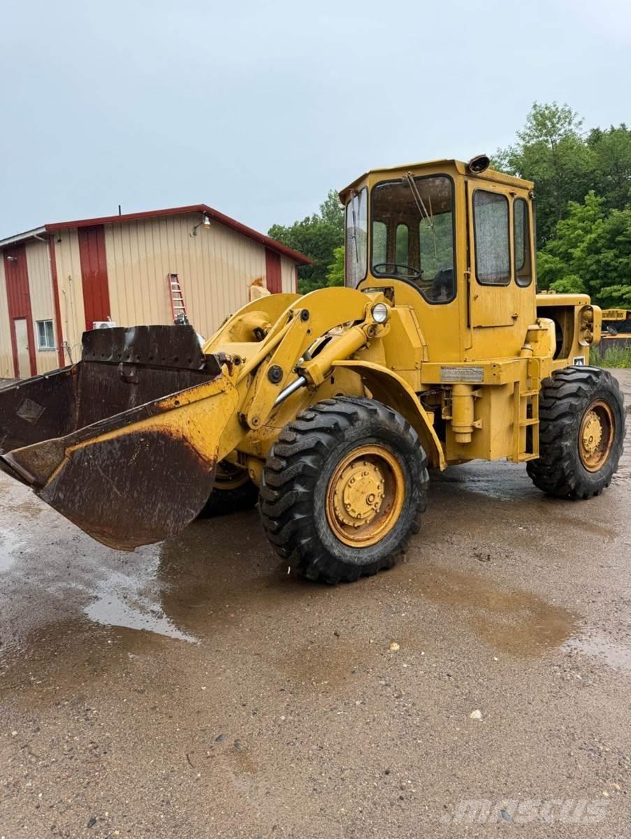 CAT 950 Gumikerekes homlokrakodók
